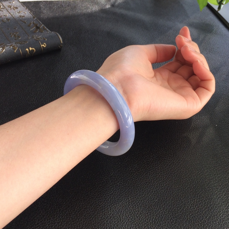 (超值推荐)糯冰种紫罗兰略飘花圆条手镯(55.7mm)