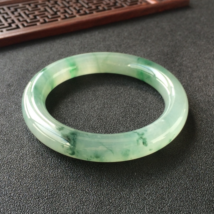 (超值推荐)糯冰种飘花圆条手镯(55.4mm)