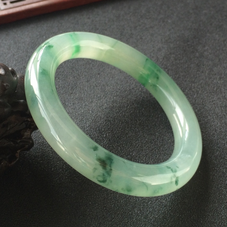 (超值推荐)糯冰种飘花圆条手镯(55.4mm)