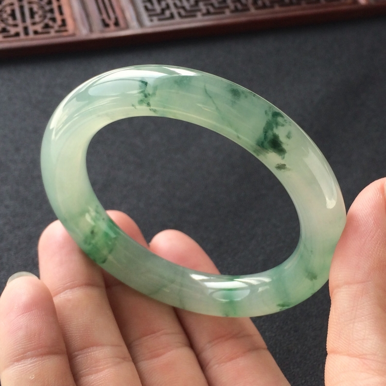 (超值推荐)糯冰种飘花圆条手镯(55.4mm)