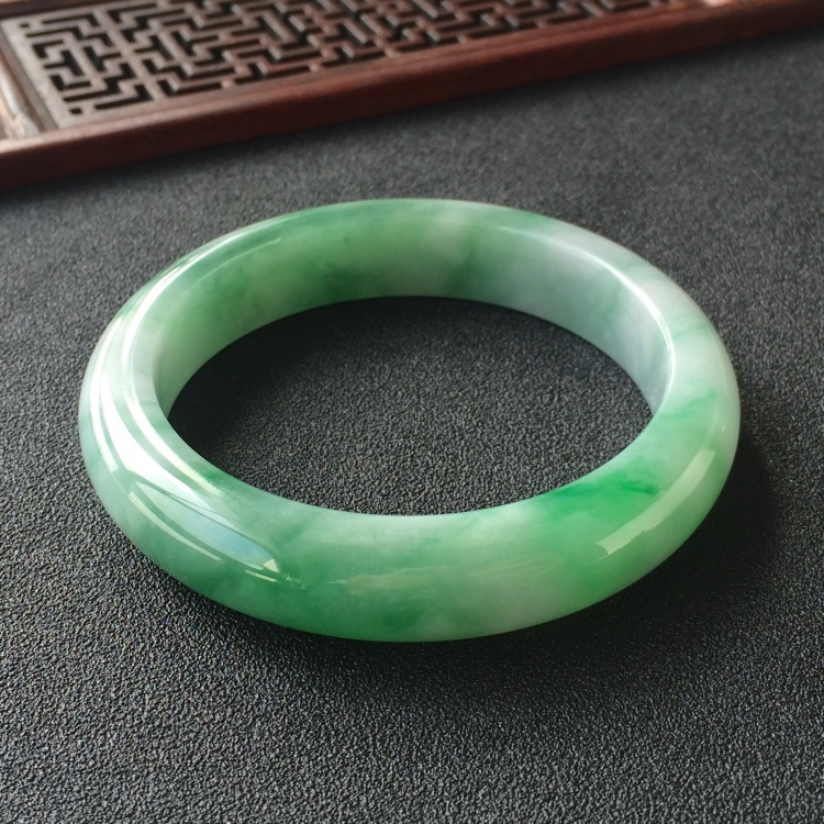 (超值推荐)糯冰种飘花手镯(55.7mm)