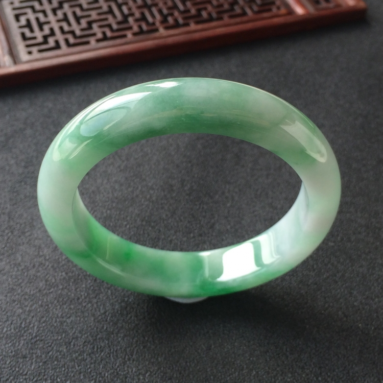 (超值推荐)糯冰种飘花手镯(55.7mm)