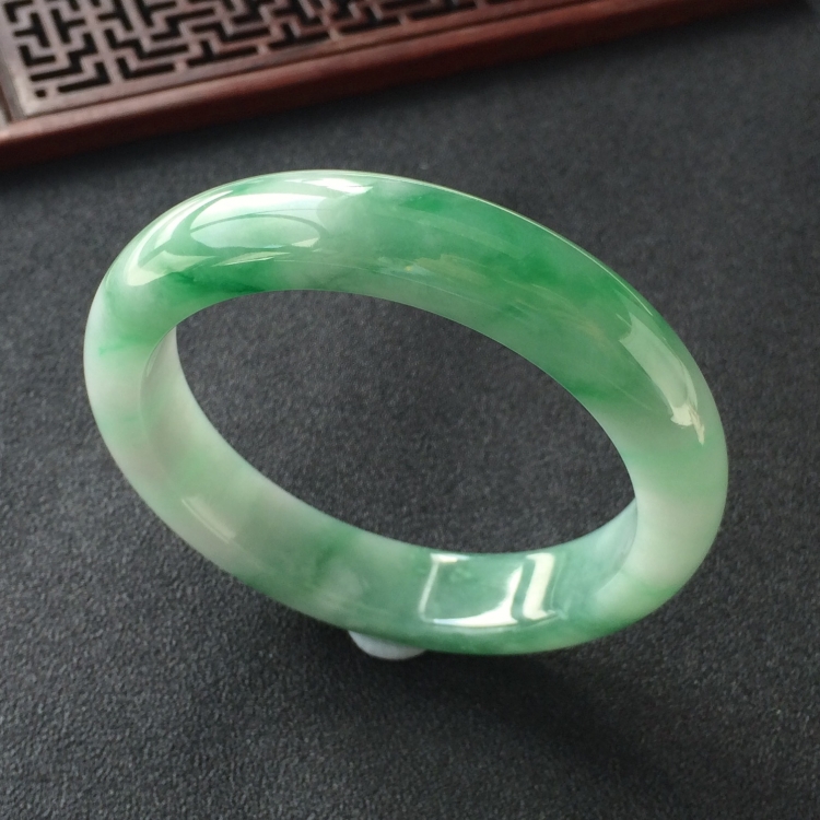 (超值推荐)糯冰种飘花手镯(55.7mm)