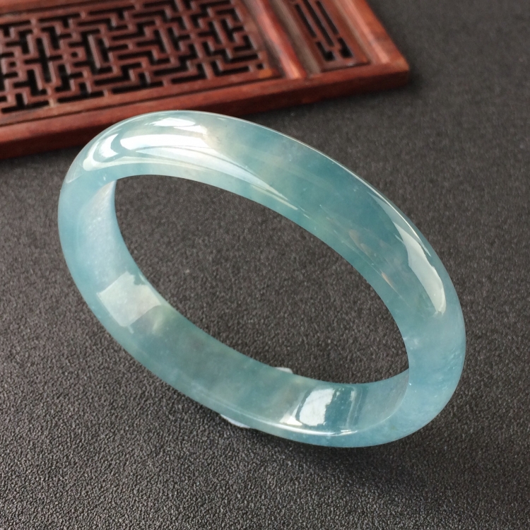 (超值推荐)冰种飘花贵妃镯(58.1mm-50.1mm)