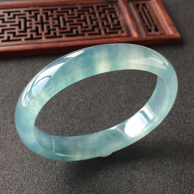 (超值推荐)冰种飘花贵妃镯(58.1mm-50.1mm)