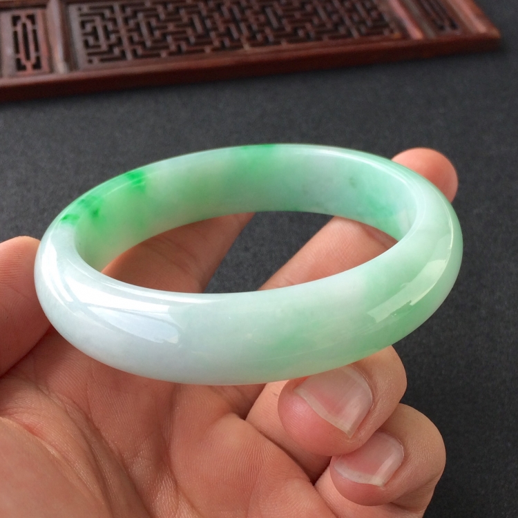 (超值推荐)糯冰种飘翠手镯(58.8mm)