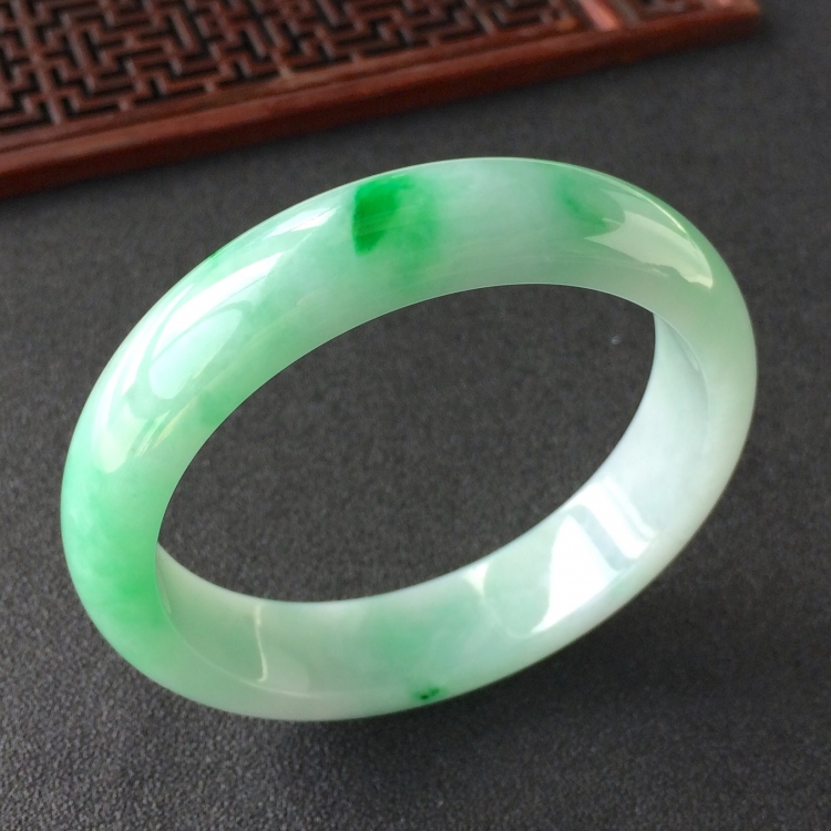 (超值推荐)糯冰种飘翠手镯(58.8mm)