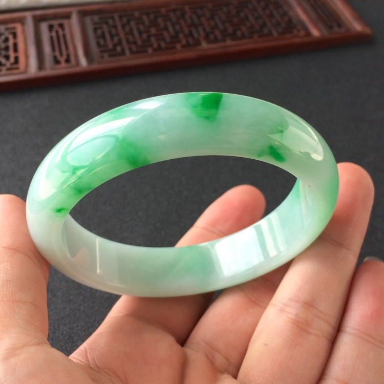 (超值推荐)糯冰种飘翠手镯(58.8mm)