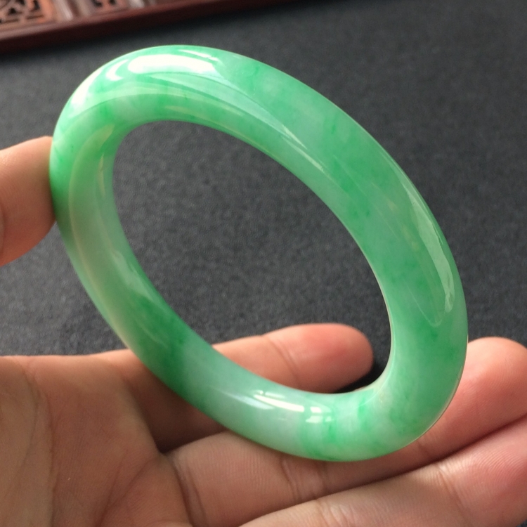 (超值推荐)糯冰种飘翠圆条手镯(57.2mm)