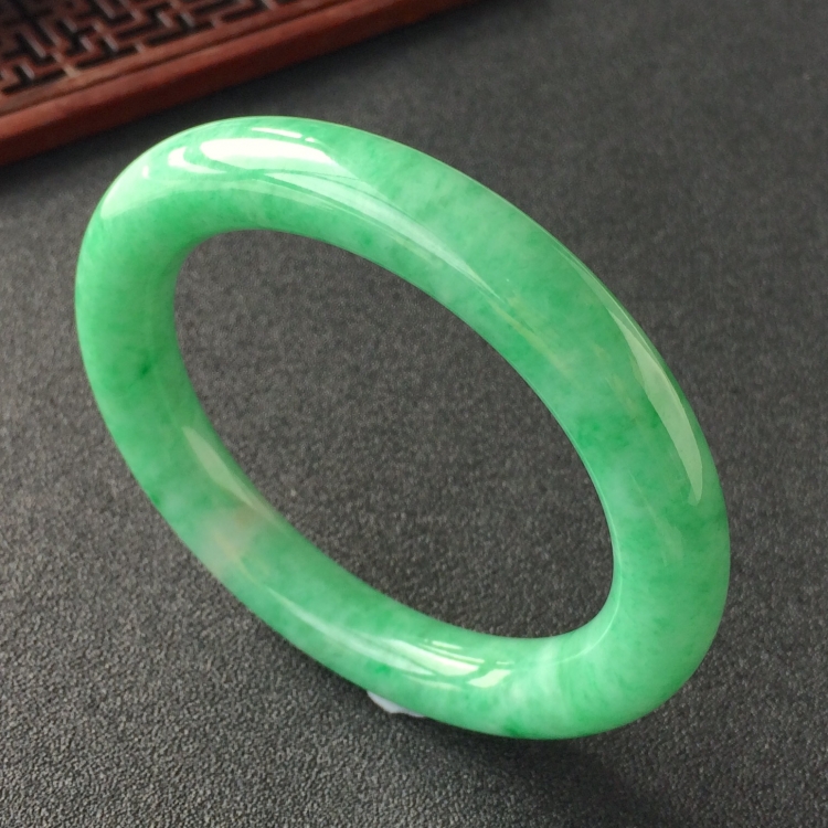 (超值推荐)糯冰种飘翠圆条手镯(56.7mm)