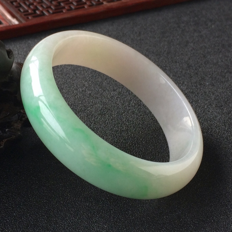 (超值推荐)糯冰种飘翠手镯(57.5mm)