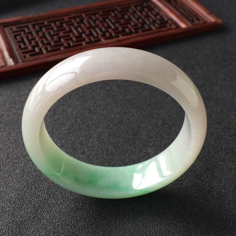 (超值推荐)糯冰种飘翠手镯(57.5mm)