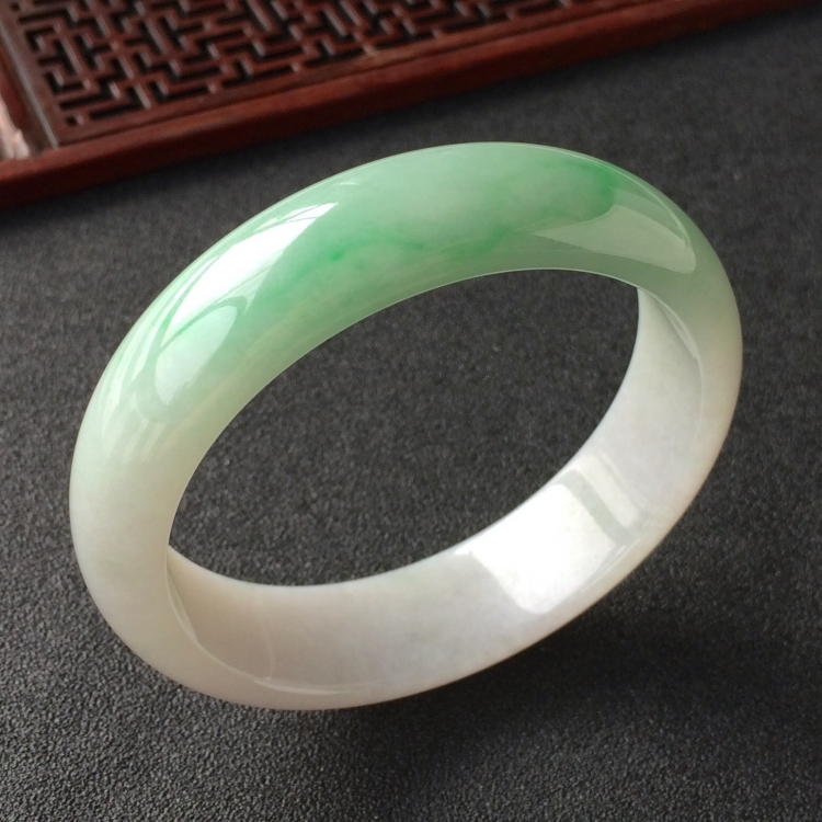 (超值推荐)糯冰种飘翠手镯(57.5mm)