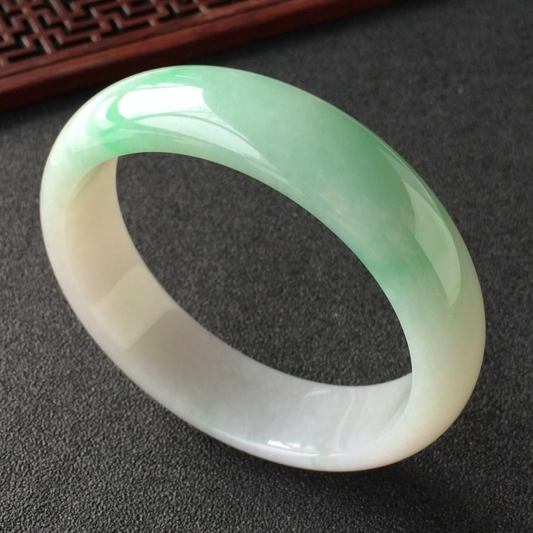 (超值推荐)糯冰种飘翠手镯(57.5mm)
