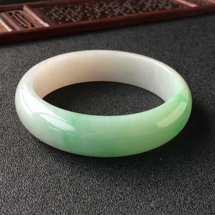 (超值推荐)糯冰种飘翠手镯(57.5mm)