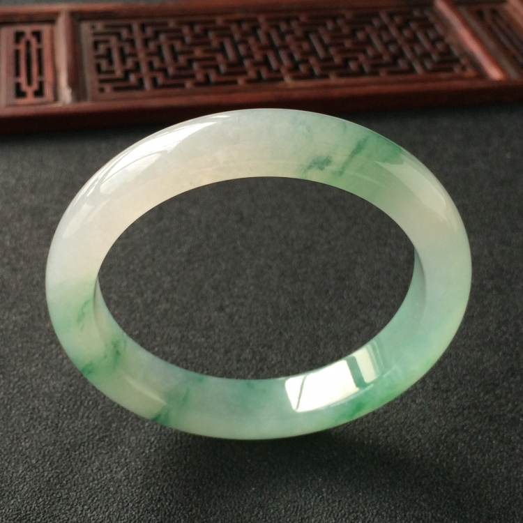 (超值推荐)糯冰种飘花手镯(52.8mm)
