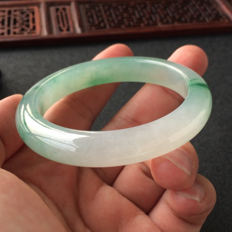 (超值推荐)糯冰种飘花手镯(52.8mm)