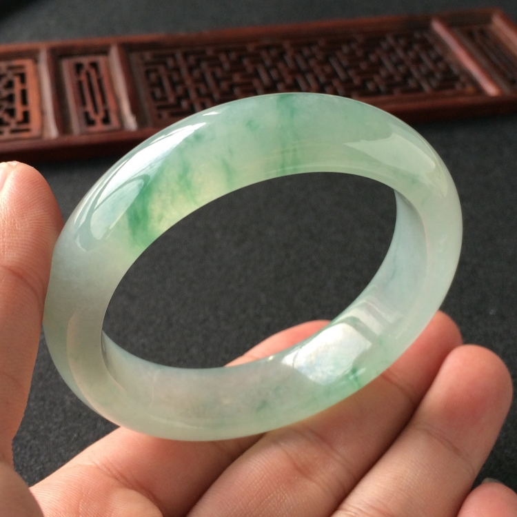 (超值推荐)糯冰种飘花手镯(52.2mm)