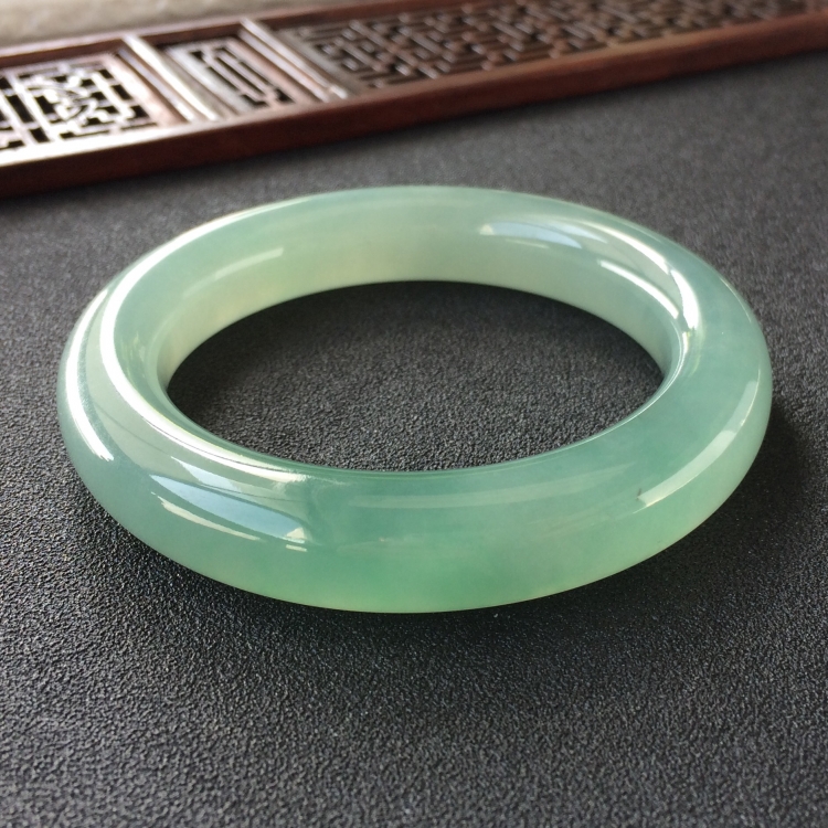 (超值推荐)糯冰种晴水圆条手镯(55.7mm)