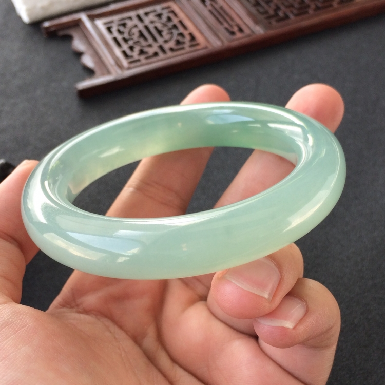 (超值推荐)糯冰种晴水圆条手镯(55.7mm)