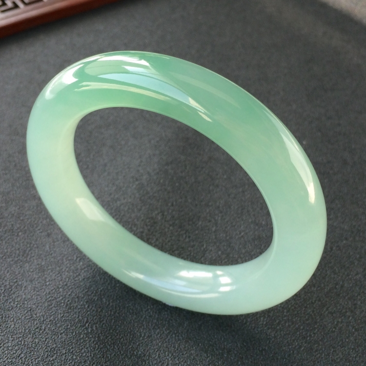 (超值推荐)糯冰种晴水圆条手镯(55.7mm)