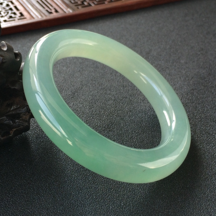 (超值推荐)糯冰种晴水圆条手镯(55.7mm)