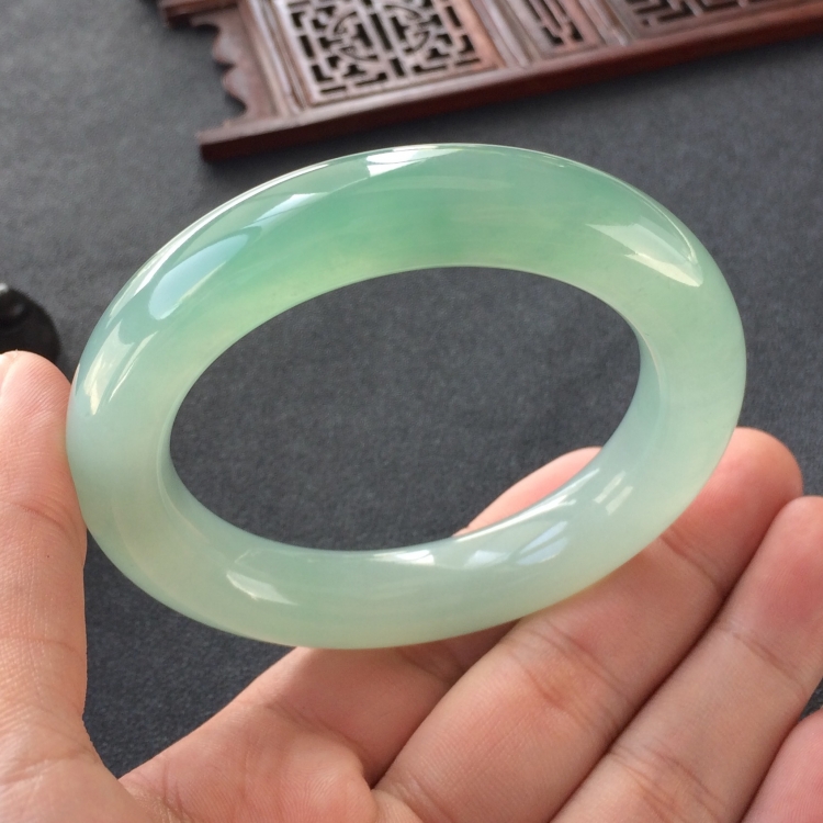 (超值推荐)糯冰种晴水圆条手镯(55.7mm)