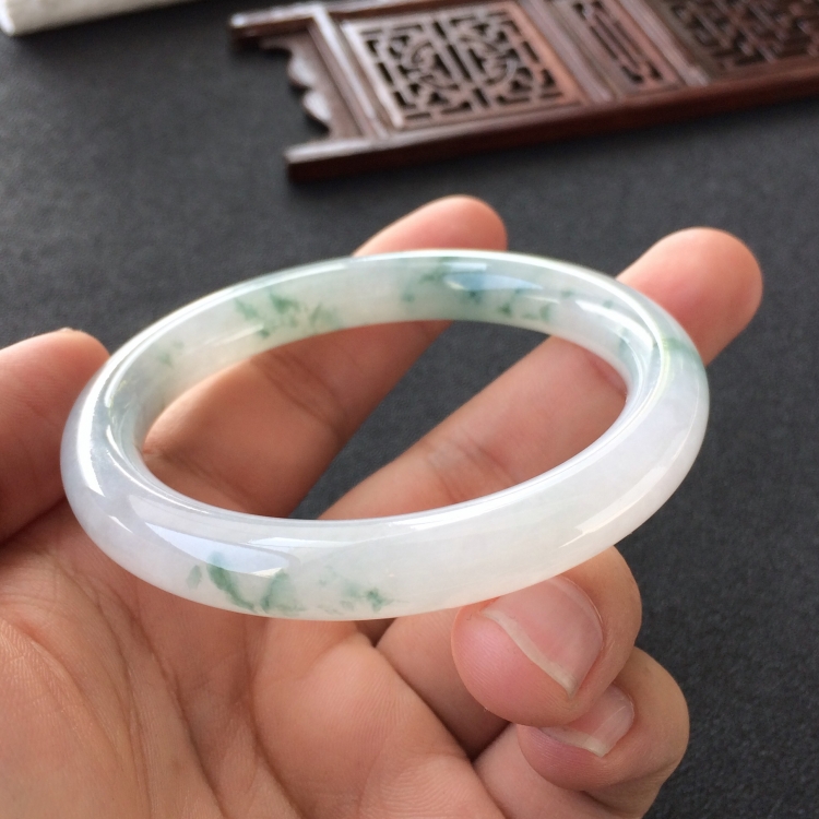 (超值推荐)糯冰种飘花圆条手镯(54.2mm)