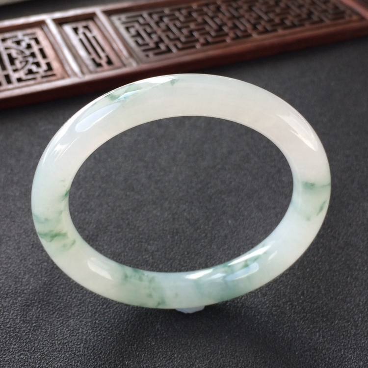 (超值推荐)糯冰种飘花圆条手镯(54.2mm)