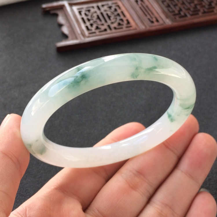 (超值推荐)糯冰种飘花圆条手镯(54.2mm)
