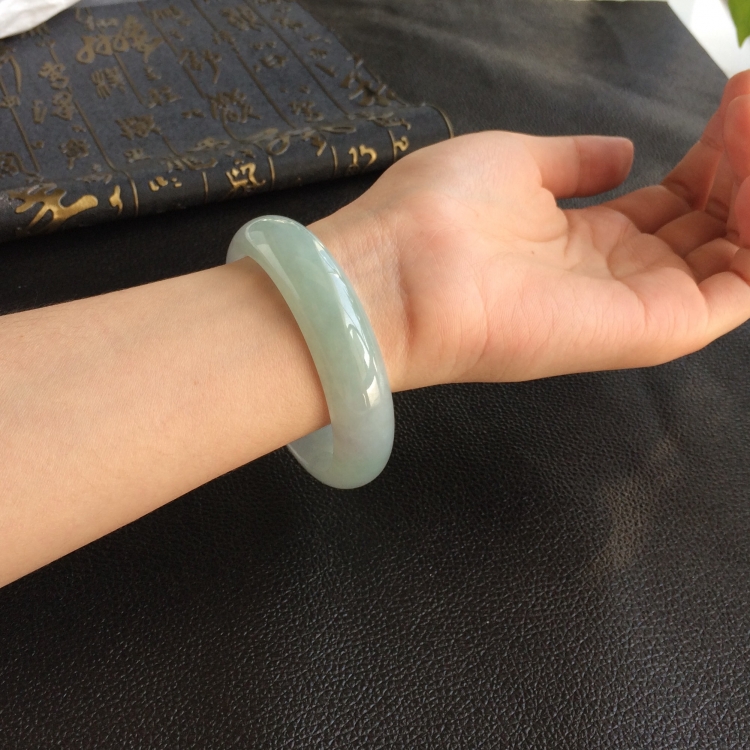 (超值推荐)糯冰种晴水手镯(58.4mm)
