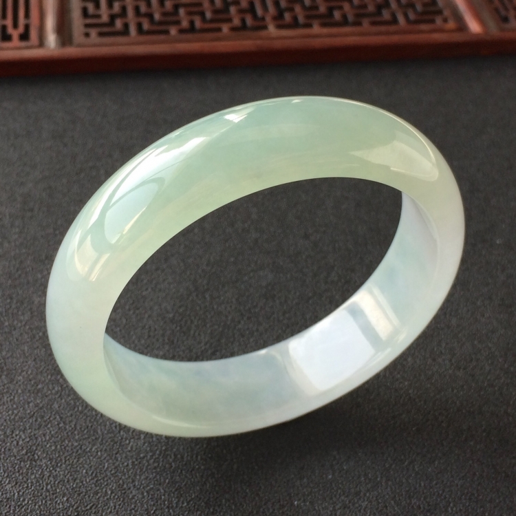 (超值推荐)糯冰种晴水手镯(58.4mm)