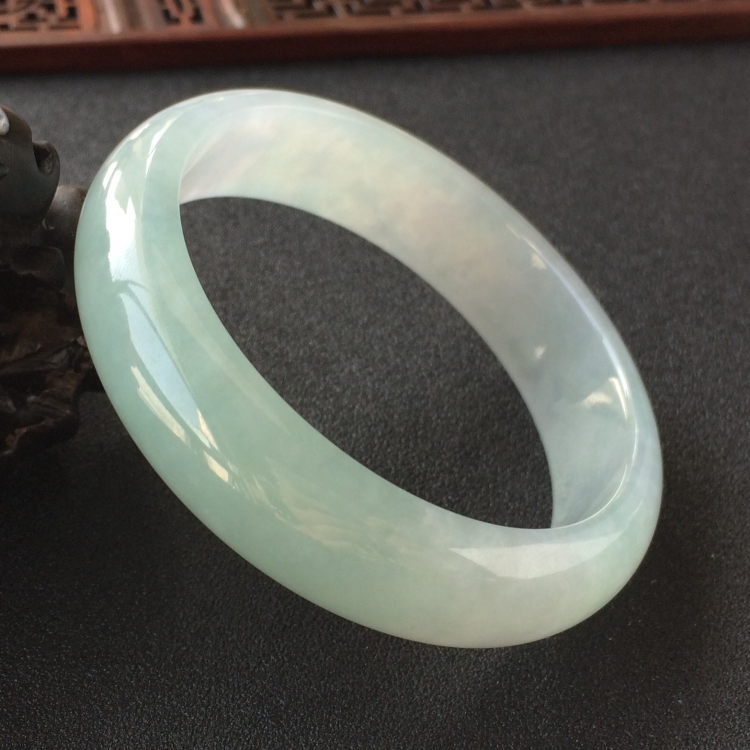 (超值推荐)糯冰种晴水手镯(58.4mm)
