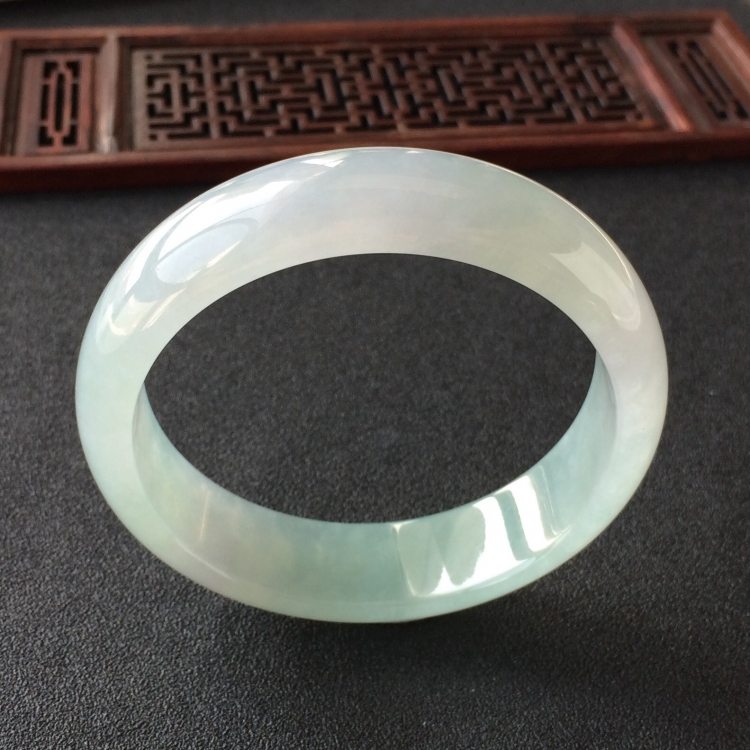 (超值推荐)糯冰种晴水手镯(58.4mm)
