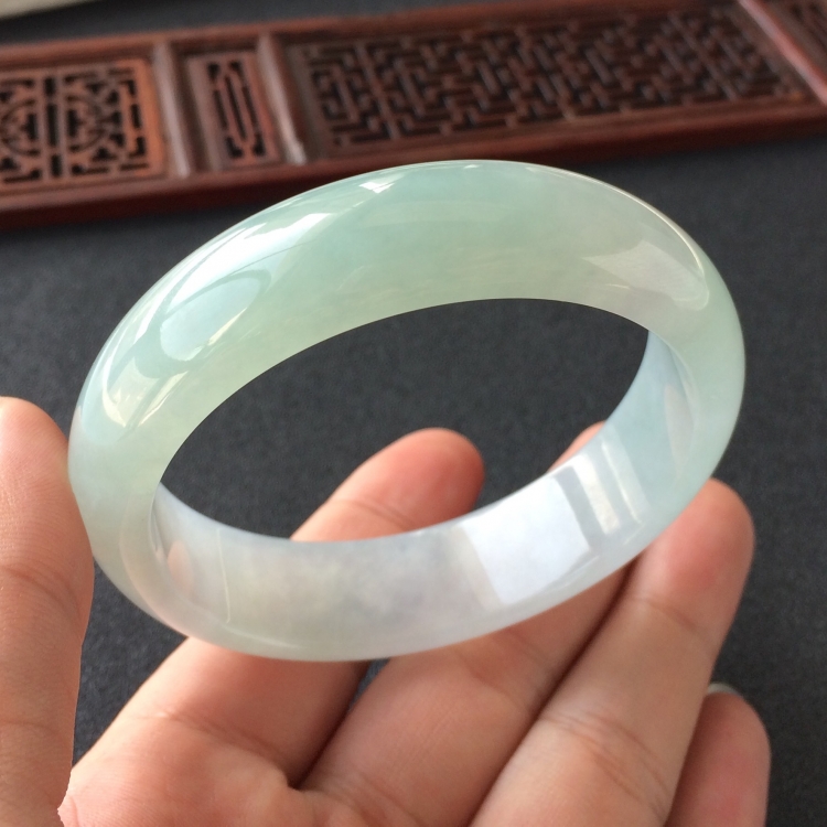 (超值推荐)糯冰种晴水手镯(58.4mm)