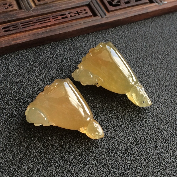 (超值推荐)糯冰种褐黄翡莲蓬挂件(一对)