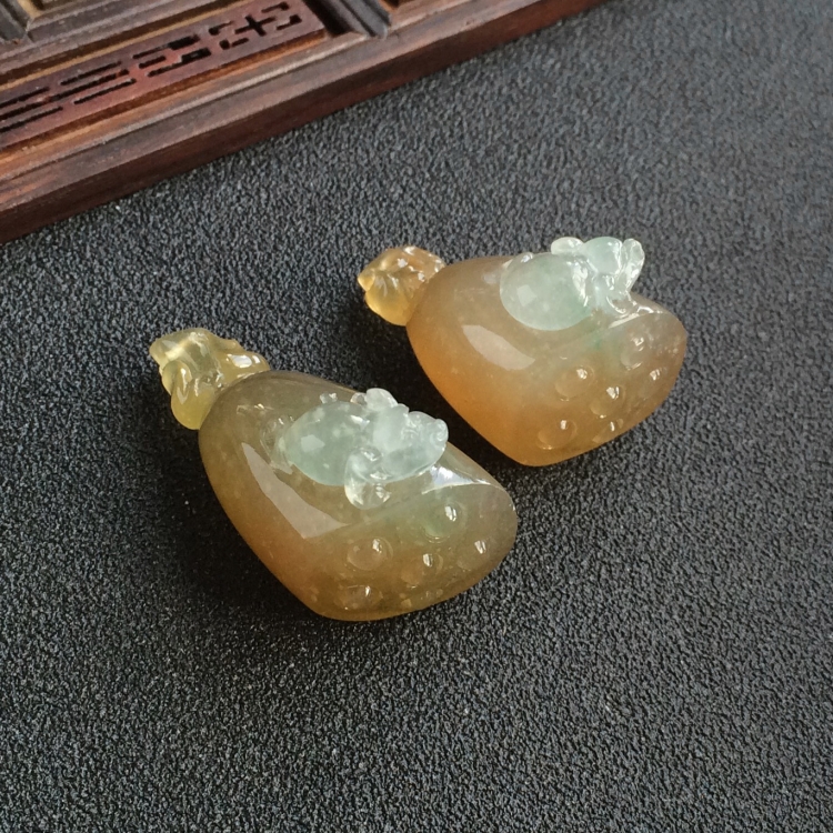 (超值推荐)糯冰种褐黄翡莲蓬挂件(一对)