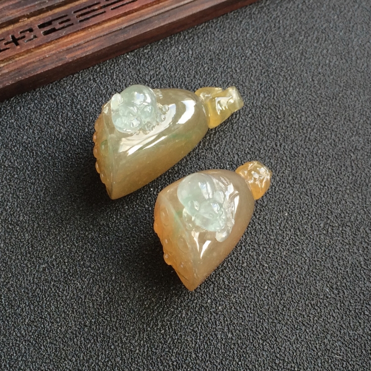 (超值推荐)糯冰种褐黄翡莲蓬挂件(一对)
