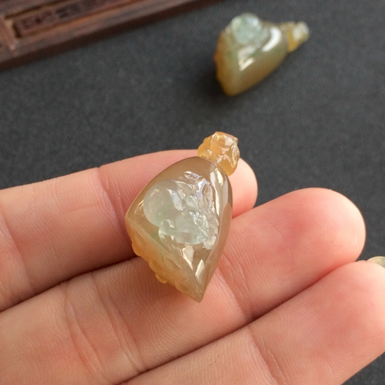 (超值推荐)糯冰种褐黄翡莲蓬挂件(一对)