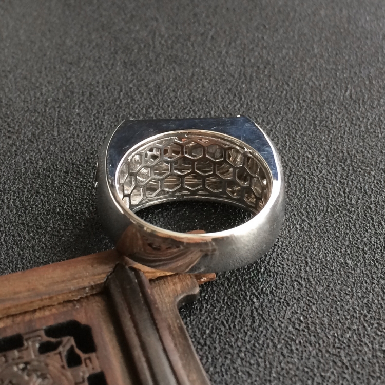 (超值推荐)冰种阳绿镶白金钻石戒指(男戒)