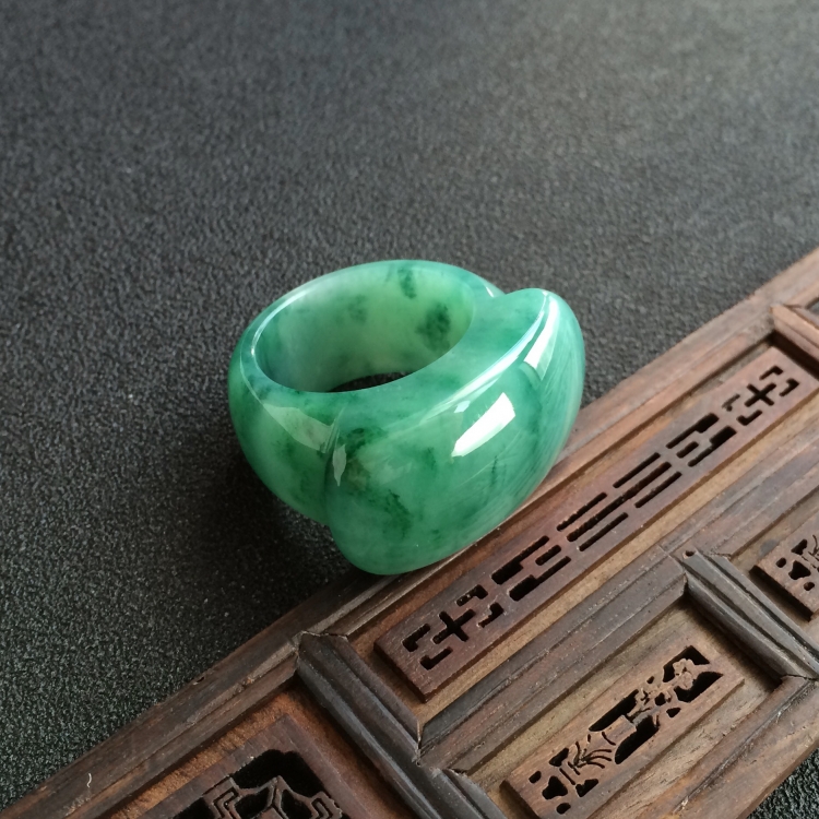 (超值推荐)糯冰种飘花马鞍指环