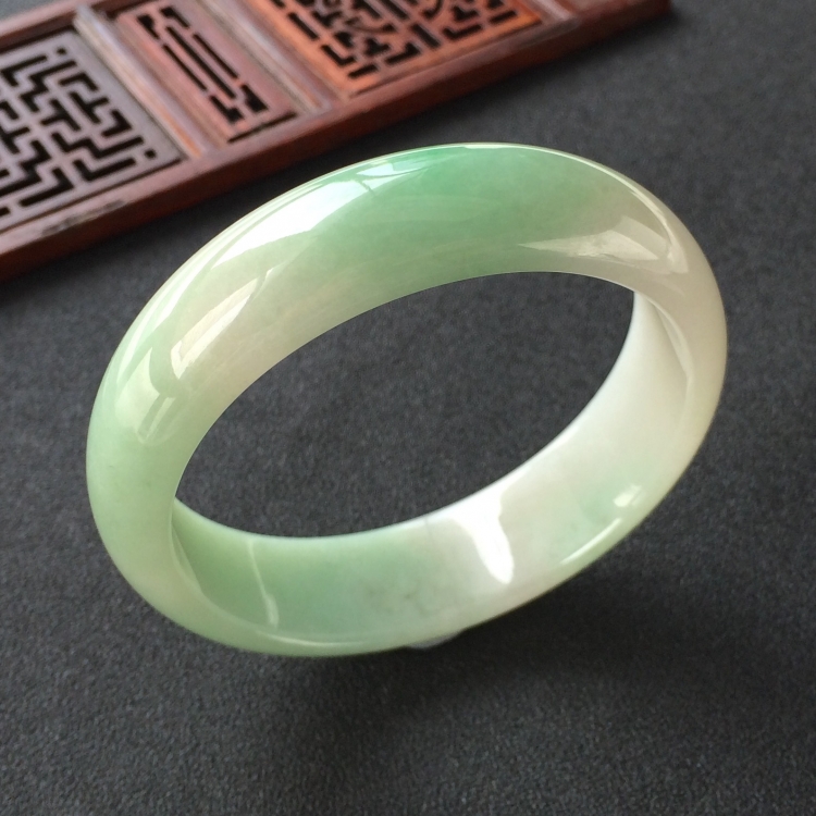 (超值推荐)糯冰种晴水飘翠手镯(59.6mm)