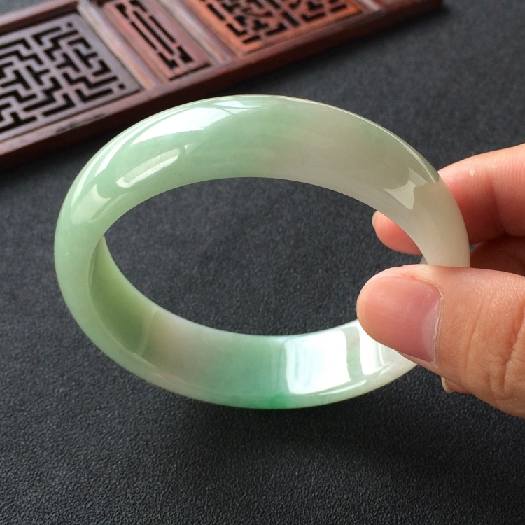 (超值推荐)糯冰种晴水飘翠手镯(59.6mm)