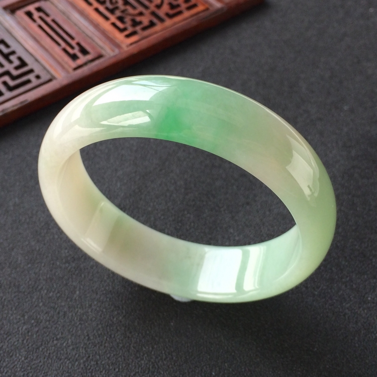 (超值推荐)糯冰种晴水飘翠手镯(59.6mm)