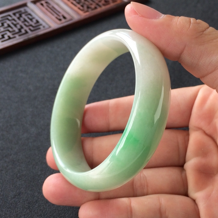 (超值推荐)糯冰种晴水飘翠手镯(59.6mm)