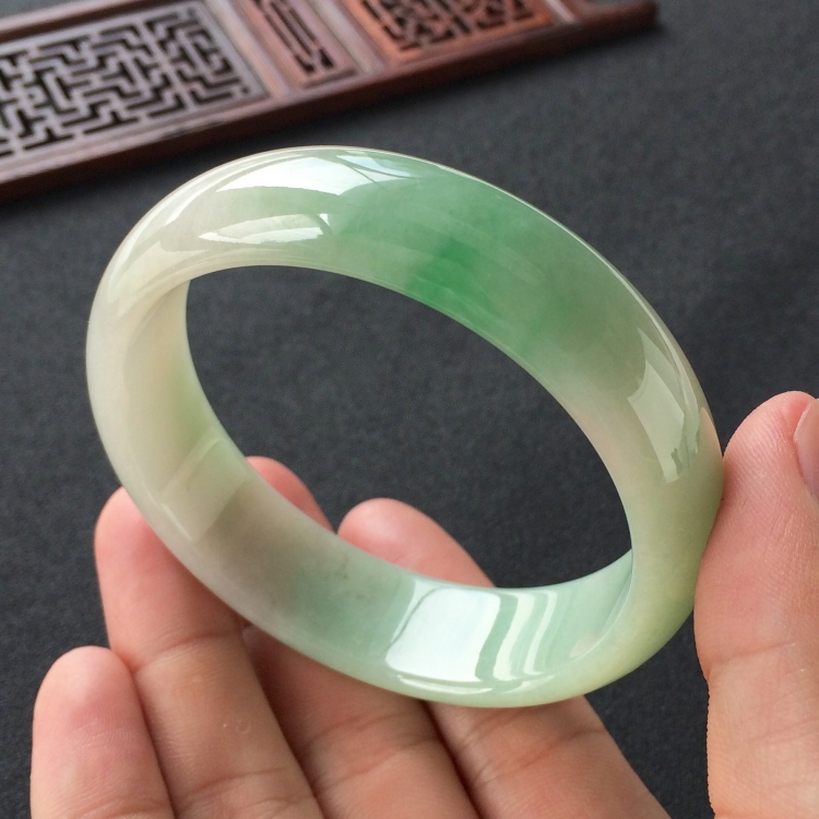 (超值推荐)糯冰种晴水飘翠手镯(59.6mm)