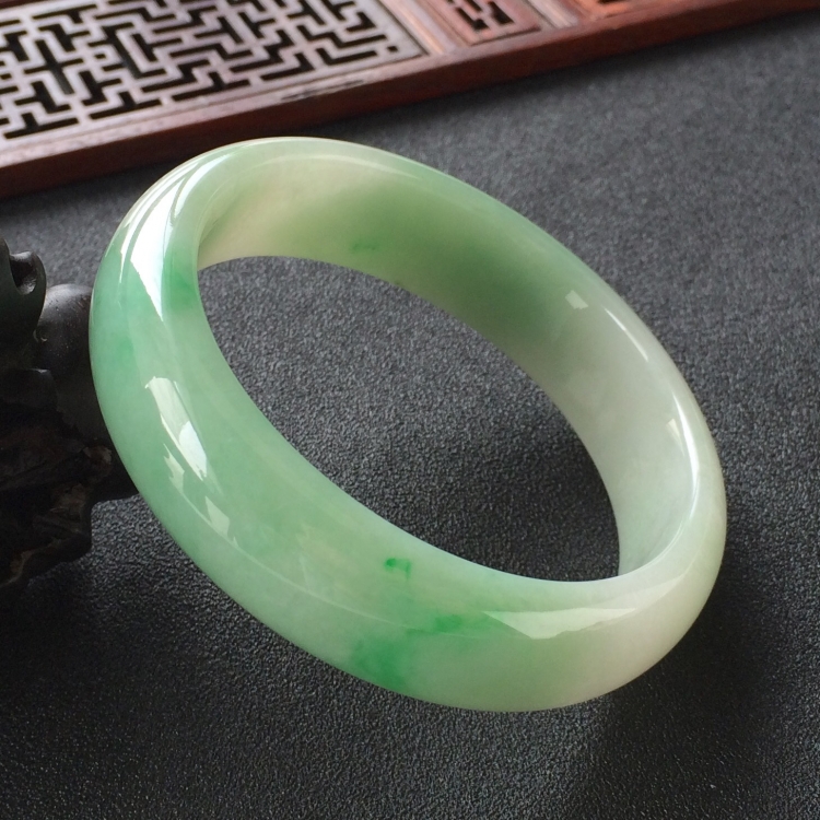 (超值推荐)糯冰种晴水飘翠手镯(58.7mm)