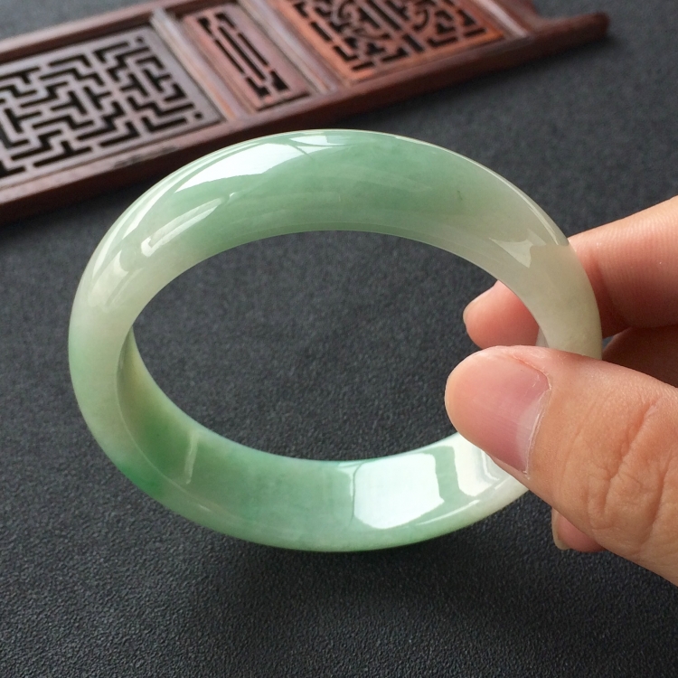 (超值推荐)糯冰种晴水飘翠手镯(58.7mm)