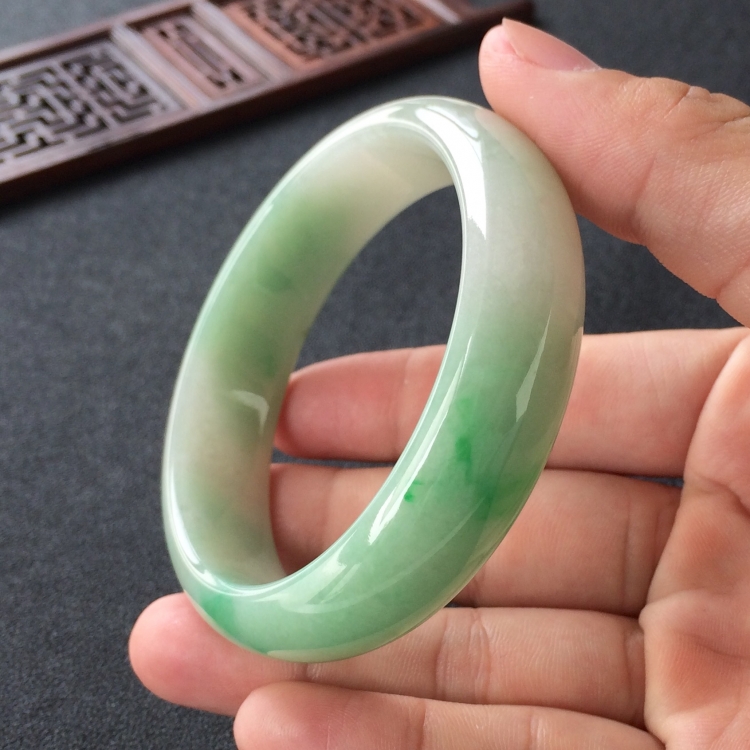 (超值推荐)糯冰种晴水飘翠手镯(58.7mm)