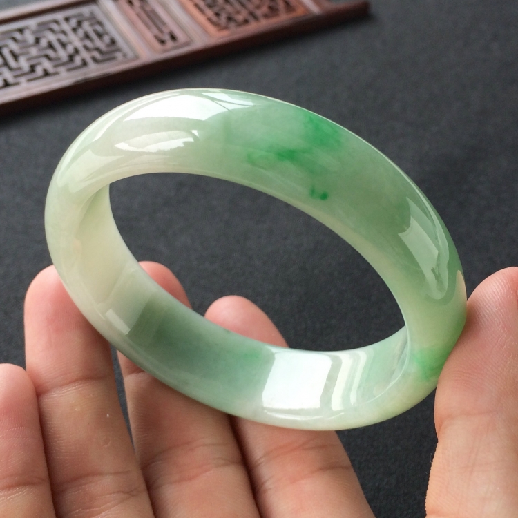 (超值推荐)糯冰种晴水飘翠手镯(58.7mm)